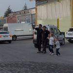 Tamir Atölyesinde Çalışan İşçilerin Halay Molası