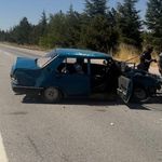 Sivrihisar'da İki Otomobil Çarpıştı: Biri Bebek 6 Kişi Yaralandı