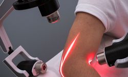 Dirsek ağrılarına robotik lazer tedavisi öneriliyor