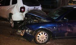 Alkollü sürücü 5 araca çarparak durabildi: 2 yaralı