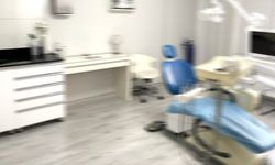 Kuyumcu dükkânının içinde gizli diş kliniği