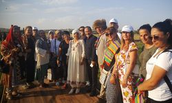 Eskişehir Anadolu Bacıları tiyatro grubu, Ahlat'ta beğeni topladı