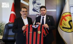 Bakan Dönmez Eskişehirspor’u ziyaret etti