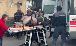Kasanın altında kalan işçi ağır yaralandı