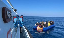 Yunanistan'ın ittirdiği 40 kaçak göçmen kurtarıldı