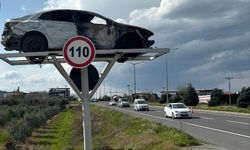 Sürücüler kaza yapan araçlarla uyarılıyor