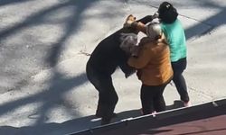 2 kadının sokak ortasında saç baş birbirlerine girdi