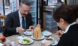 Vali Aksoy ve eşi, Eskişehir’in en köklü lezzet duraklarını ziyaret etti