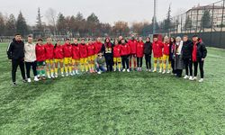 AK Parti İl Kadın Kolları Başkanı’ndan Eskişehirspor kadın futbol takımına ziyaret