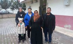 Akıl sağlığının bozuk olduğu iddia edilen yaşlı kadından polise satırlı saldırı girişimi