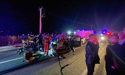 Araçlar birbirine girdi çok sayıda ambulans sevk edildi