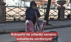 Eskişehir'de yıllardır sanatını sokaklarda sürdürüyor