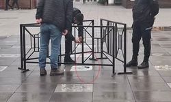 AVM Önünde Dehşet: Yeğen Amcasını Defalarca Bıçakladı