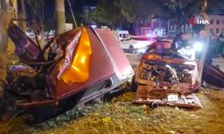 Adana’da Feci Kaza: Ağaçlara çarpan otomobil ikiye ayrıldı, 1 ölü, 2 yaralı