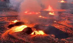 Hawaii’deki Kilauea Yanardağı Patladı, Lavlar Püskürdü