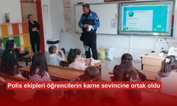 Polis ekipleri öğrencilerin karne sevincine ortak oldu