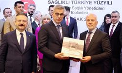 İl Sağlık Müdürü Doç. Dr. Yaşar Bildirici'den Sağlık Bakanı Prof. Dr. Kemal Memişoğlu’na kıymetli eser