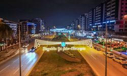 Bursa caddeleri ‘Ramazan’ için süslendi