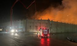 Kağıt fabrikasındaki yangında çalışmalar 10. saate ulaştı