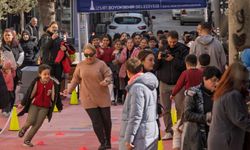 “Güzel İzmir” neşeli çocuklar