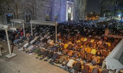 Kadir Gecesi'nde Ulu Cami'ye akın ettiler