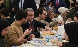 Bakan Bak, İbn Haldun Üniversitesi Öğrencileriyle İftar Yaptı