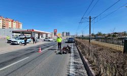 Otomobilin çarptığı akülü tekerlekli sandalyedeki engelli hayatını kaybetti