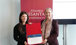 İstanbul Nişantaşı Üniversitesi’nde Eğitim Ödülleri Takdim Edildi