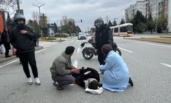 Motosikletin çarptığı genç kız yerden kalkamadı!