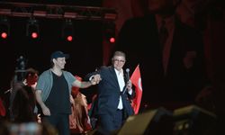 İzmir'de 19 Mayıs coşkusu Duman konseriyle yaşandı