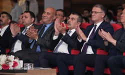Bakan Tekin, Van'da Maarif Orkestrası Ve Halk Dansları Topluluğu'nun gösterisini izledi