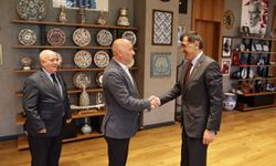 Kütahya Belediye Başkanı Eyüp Kahveci Gostivar kentinden gelen heyeti makamında misafir etti.