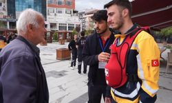 Gençlerden vatandaşa ilk yardım dersi