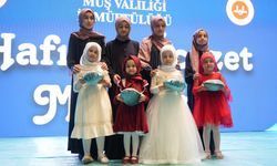 Hafızlık sevinci: 300 öğrenciye icazet verildi