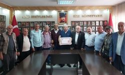 Roşirvan Çekiç’e Onursal Üyelik Belgesi Verildi