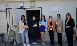 Depremzede Anneler Güneyler Altın’dan Çiçek ve Hediye Aldı