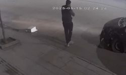 Otomobiliyle iş yerine çarpan sürücü kaçtı