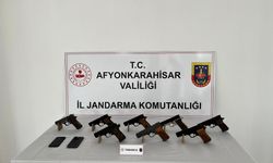 Ruhsatsız silahları satamadan jandarmaya yakalandı