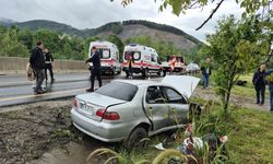 Bolu Dağında otomobil kanala uçtu: 3 yaralı