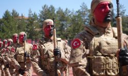 Komandoların 19 Mayıs gösterisi ile hayran bıraktı