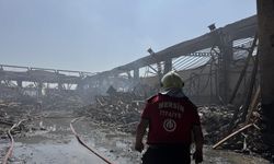 Mersin'deki Fabrika Yangınında Soğutma Çalışmaları Sürüyor