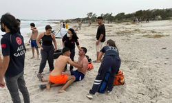 İzmir’de denize giren genç boğuldu, arkadaşları sinir krizi geçirdi