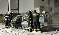 Aksaray’da yanan otomobil hurdaya döndü