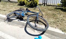 Hafif ticari aracın çarptığı bisiklet sürücüsü hayatını kaybetti