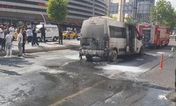 Şehir içi minibüs alevlere teslim oldu
