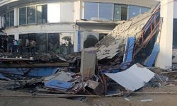 Antalya'da otel inşaatının balkonu göçtü: İşçiler canını son anda kurtardı