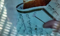 Kantinci Kur’an-ı Kerim sayfalarını tost kağıdı yaptı