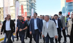 Bakan Kurum, Deprem Bölgesi Klibiyle 1 Mayıs Emek Ve Dayanışma Günü'nü Kutladı