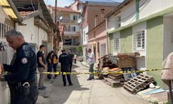 Evde ağır koku ihbarına gelen polis cesetle karşılaştı