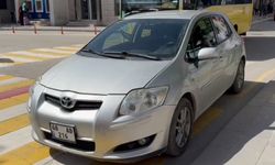 Çocuğu araçtan attı, aracı çalıp kaçtı